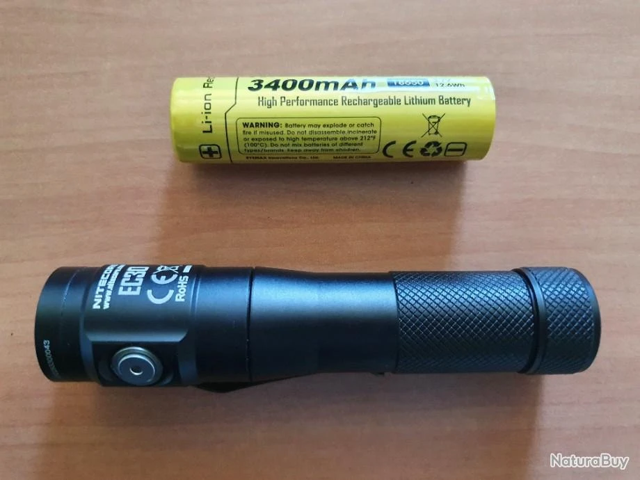 Lampe Torche NITECORE Explorer C30 - EC30 - 1800 Lumens + Accus